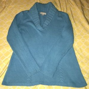 Women’s sweater. Size Medium.